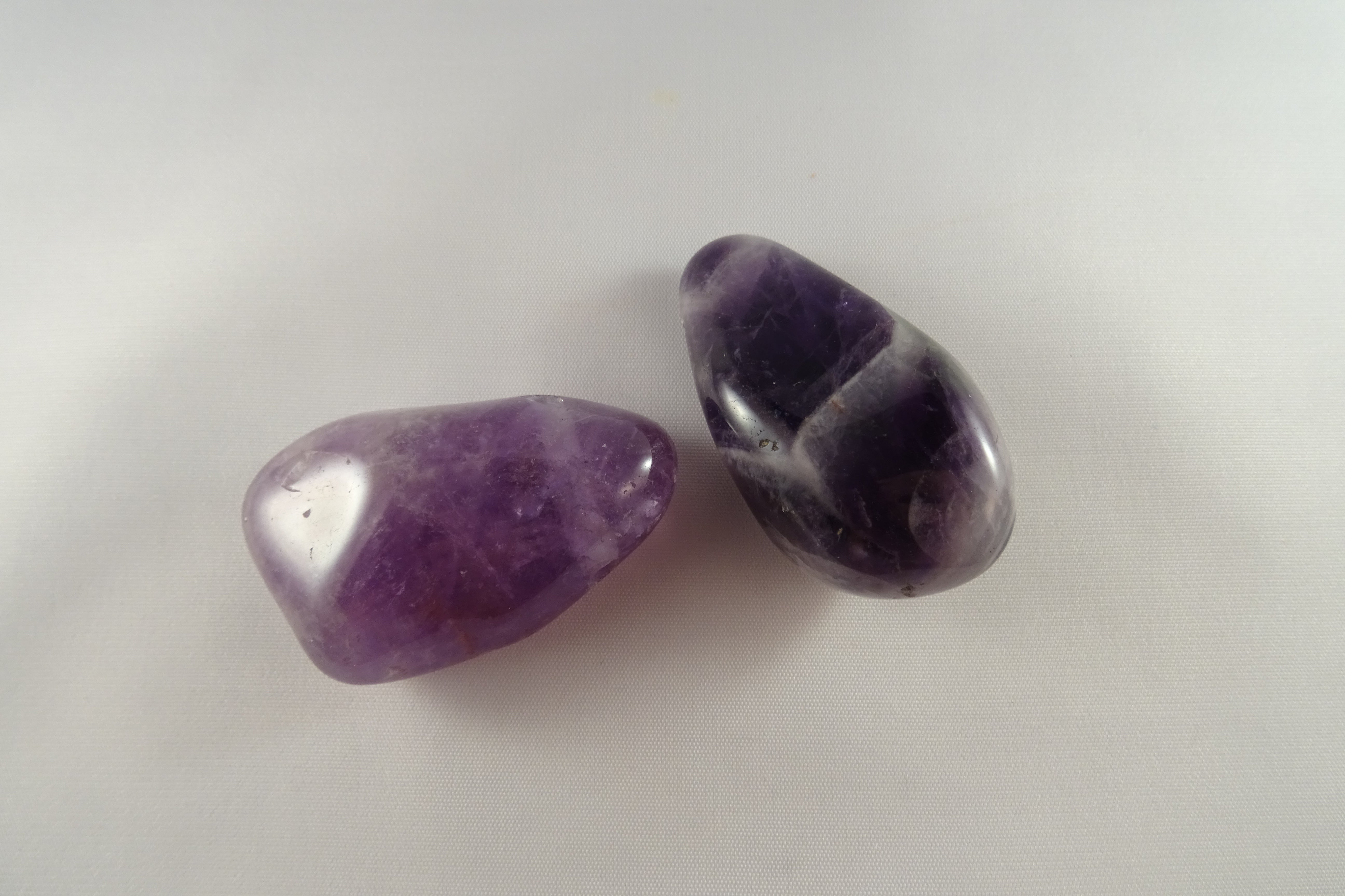 Amethyst - Trommelstein, gebohrt