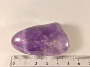 Amethyst - Trommelstein, gebohrt
